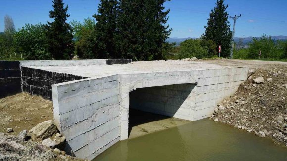 ANDIRIN’DA 5 MAHALLEYE ULAŞIM SAĞLAYAN KÖPRÜ MENFEZDE SONA GELİNDİ