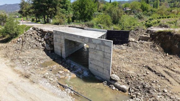 ANDIRIN’DA 5 MAHALLEYE ULAŞIM SAĞLAYAN KÖPRÜ MENFEZDE SONA GELİNDİ