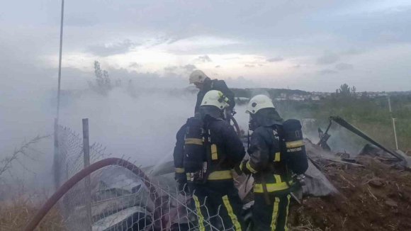 İNŞAAT ŞANTİYESİNDE KONTEYNER YANGINI