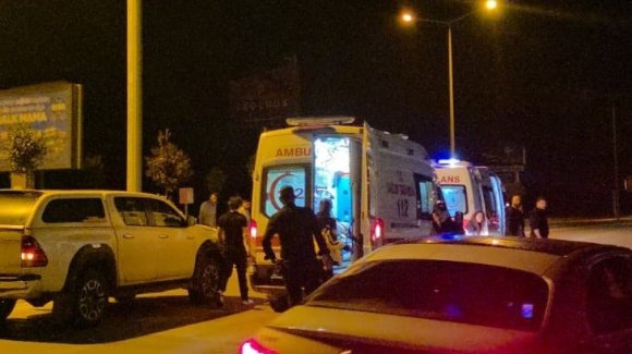 MURATPAŞA’DA OTOMOBİL İLE MOTOSİKLET ÇARPIŞTI: 2 YARALI