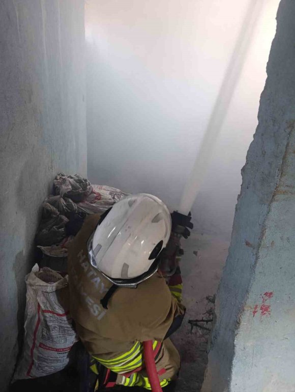 REYHANLI’DA MÜSTAKİL EV YANDI