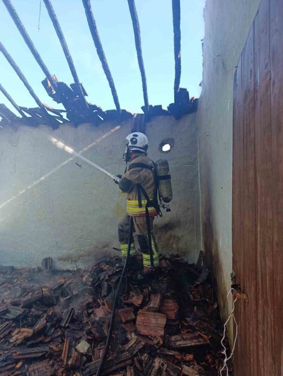 REYHANLI’DA MÜSTAKİL EV YANDI