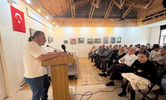 MERSİN’DE EDEBİYAT BULUŞMASI: DR. NEDİM İNCE OKURLARIYLA BİR ARAYA GELDİ