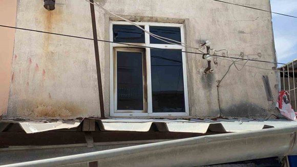 YAŞLI ADAM ODASINDA ÇIKAN YANGINDA HAYATINI KAYBETTİ