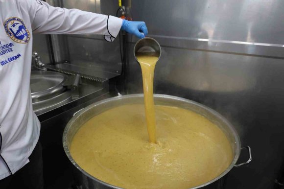 HBB’NİN ÇORBA İKRAMI İLE YÜREKLER ISINIYOR