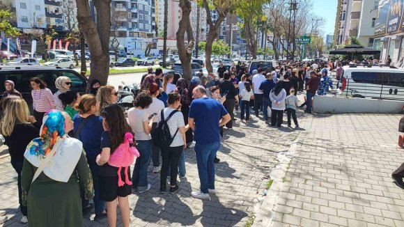 ADANA’DA 100 TL’LİK ÜRÜN İZDİHAMI