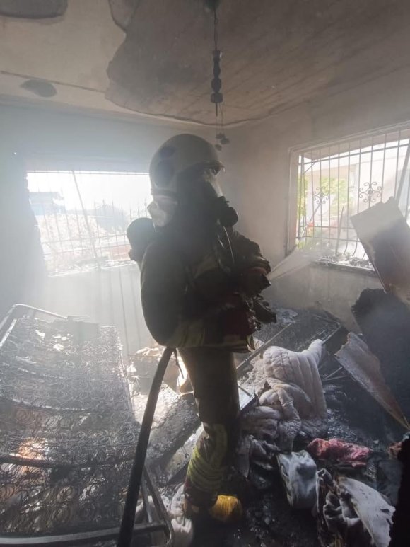 DÖRTYOL’DA APARTMAN DAİRESİ ALEVLERE TESLİM OLDU