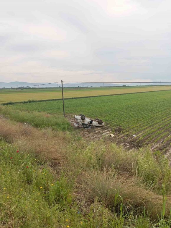 OTOMOBİL TAKLA ATTI, 4 YARALI