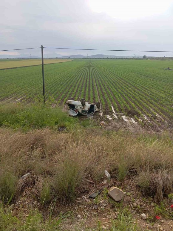 OTOMOBİL TAKLA ATTI, 4 YARALI