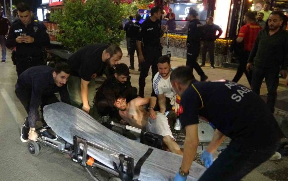 ANTALYA’DA DERBİ GALİBİYETİNİ KUTLAYAN BİR TARAFTAR BIÇAKLA YARALANDI