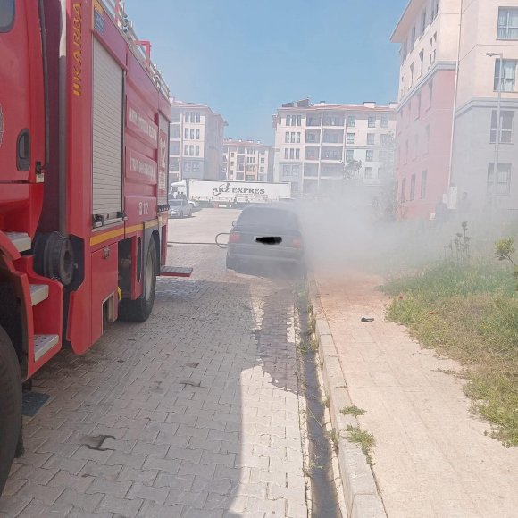 HASSA’DA OTOMOBİL ALEVLERE TESLİM OLDU