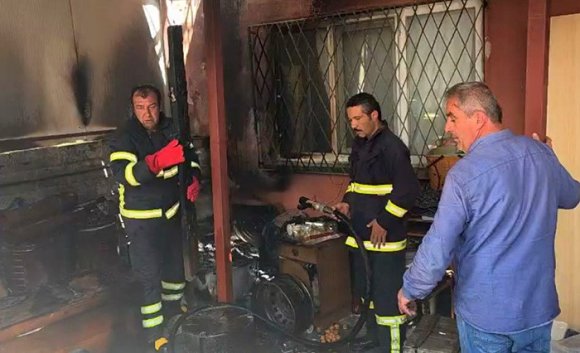 BURDUR’DA EVİN BİTİŞİĞİNDEKİ DEPODA YANGIN KORKUTTU