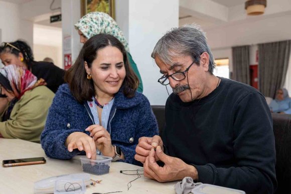 MANAVGAT’TA HUZUREVİ SAKİNLERİNE YÖNELİK EL SANATLARI ETKİNLİĞİ DÜZENLENDİ