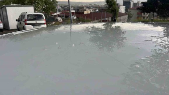 KAHRAMANMARAŞ’TA KISA SÜRELİ DOLU ETKİLİ OLDU