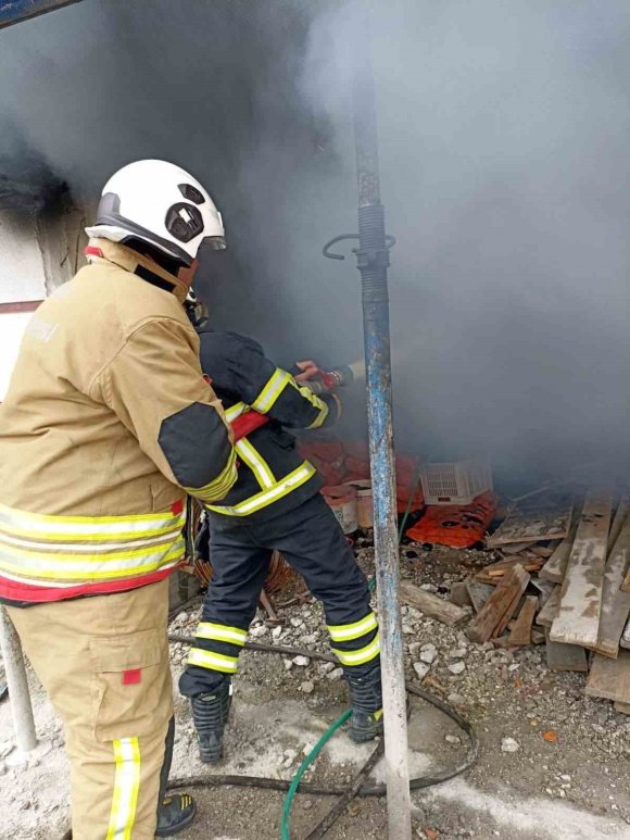 YAYLADAĞI’NDA MÜSTAKİLE EVDEN ALEVLER YÜKSELDİ