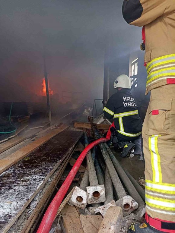 YAYLADAĞI’NDA MÜSTAKİLE EVDEN ALEVLER YÜKSELDİ