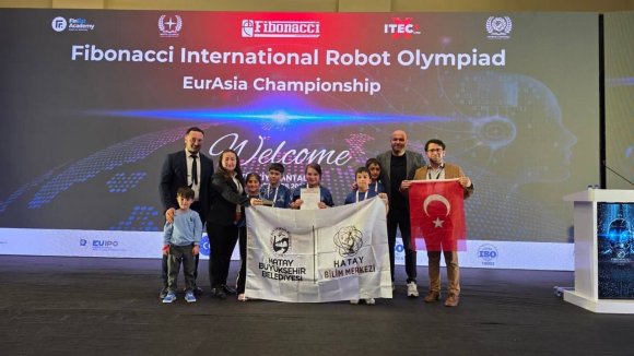 HATAYLI ÖĞRENCİLER ULUSLARARASI ROBOT OLİMPİYATLARINDA BÜYÜK BAŞARI ELDE ETTİ