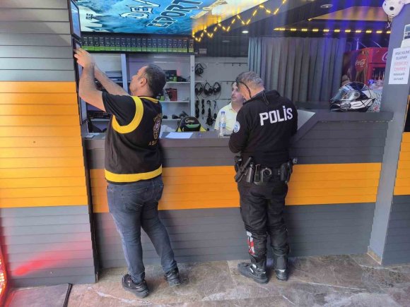 İSKENDERUN’DA İNTERNET KAFE VE OYUN ALANLARINA DENETİM