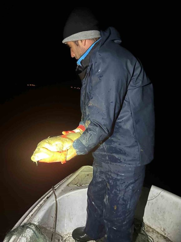 EĞİRDİR GÖLÜ’NDE BİN 200 METRE KAÇAK AĞ ELE GEÇİRİLDİ