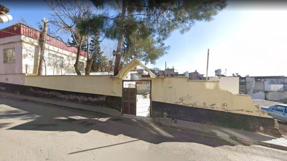 DEPREMDE YIKILAN DOSTLAR CAMİİ, YENİDEN AYAĞA KALKIYOR