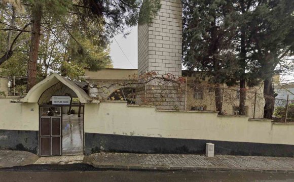 DEPREMDE YIKILAN DOSTLAR CAMİİ, YENİDEN AYAĞA KALKIYOR