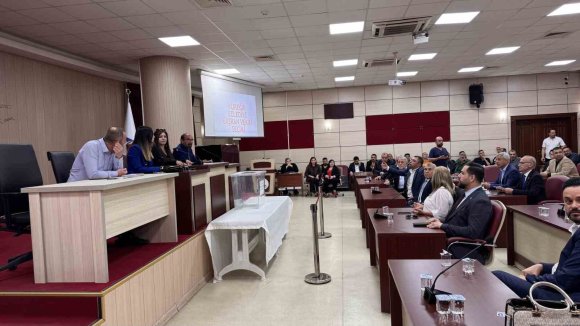 YÜREĞİR BELEDİYE BAŞKANVEKİLLİĞİ’NE CAFER BOYRAZ SEÇİLDİ