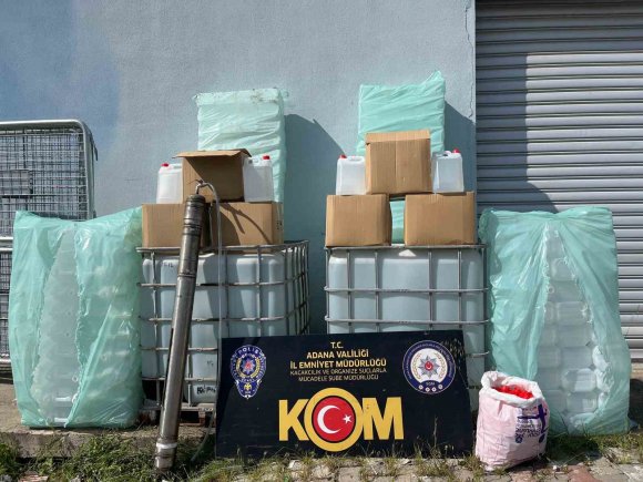 ADANA’DA 2 TON KAÇAK ETİL ALKOL ELE GEÇİRİLDİ