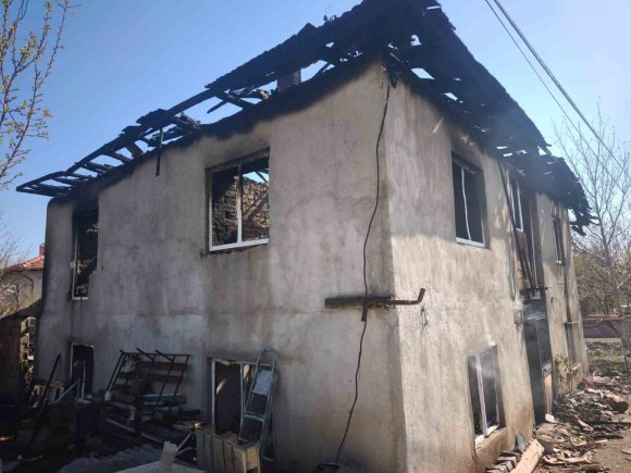 BURDUR’DA EVDE YANGIN PANİĞİ