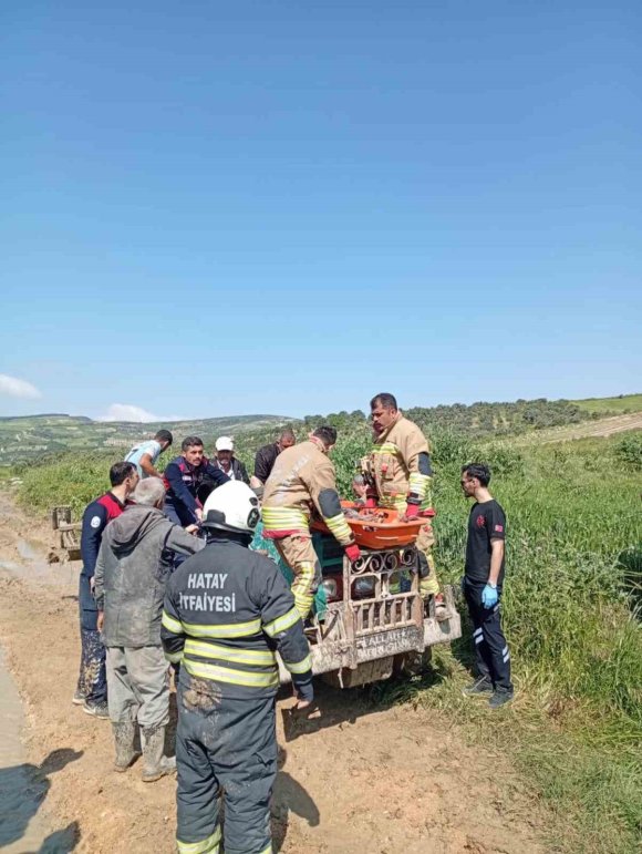 ANTAKYA’DA TRAKTÖRÜN ALTINDA KALAN KADIN YARALANDI