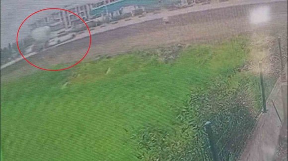 BETON MİKSERİN METRELERCE SÜRÜKLEDİĞİ OTOMOBİL SÜRÜCÜSÜ YARALANDI