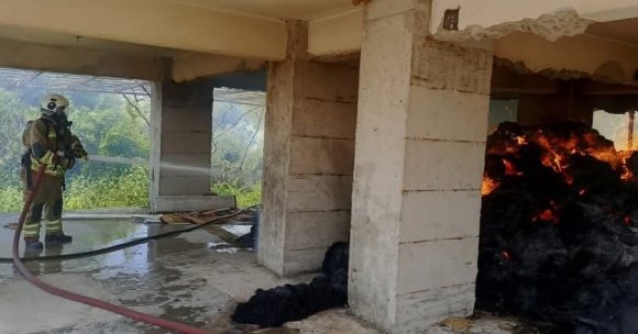 DEFNE’DE SAMANLIK YANGINI