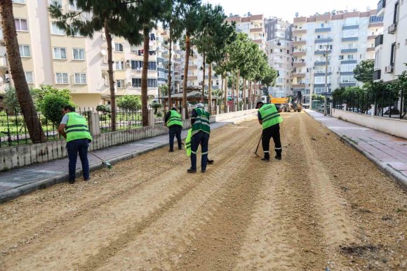 MEZİTLİ’DE YOL ÇALIŞMALARI ALTYAPIYLA BİRLİKTE YENİLENİYOR