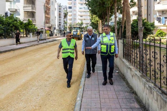 MEZİTLİ’DE YOL ÇALIŞMALARI ALTYAPIYLA BİRLİKTE YENİLENİYOR