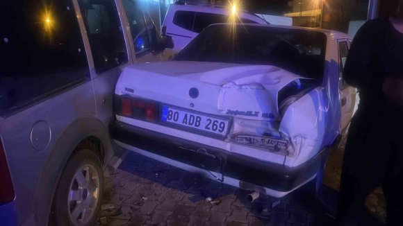 OSMANİYE’DE 3 ARACIN KARIŞTIĞI KAZADA 2 KİŞİ YARALANDI