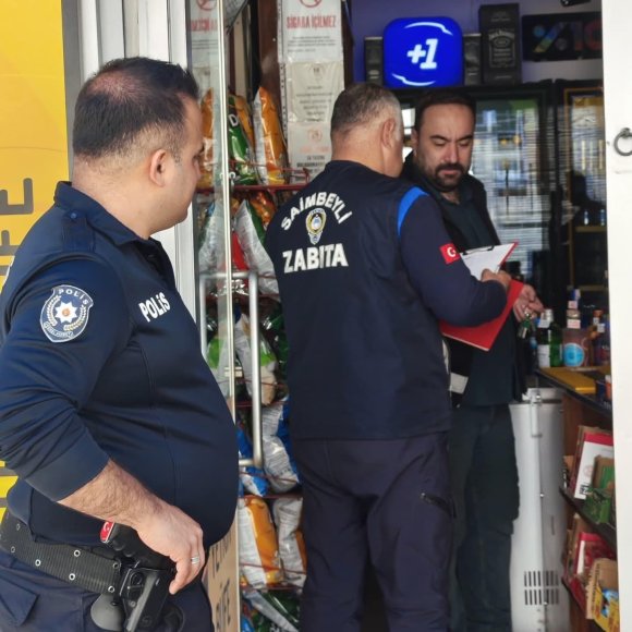 SAİMBEYLİ’DE ZABITA VE POLİS EKİPLERİNDEN ORTAK DENETİM