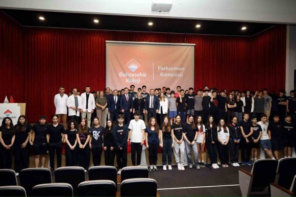 REKTÖR ÖZKAN’DAN LİSE ÖĞRENCİLERİYLE UFUK AÇICI SOHBET