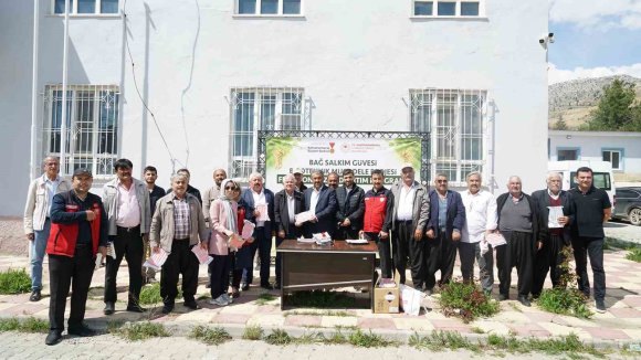 KAHRAMANMARAŞ’TA KABARCIK ÜZÜM’E KORUMA HAMLESİ