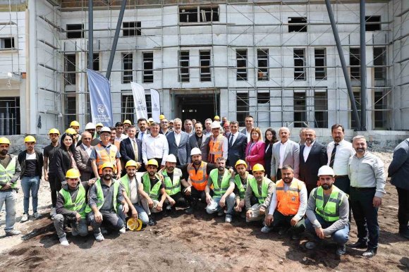 HATAY BÜYÜKŞEHİR BELEDİYESİ, DÖRTYOL’A KAPALI SPOR SALONU İNŞA EDİYOR