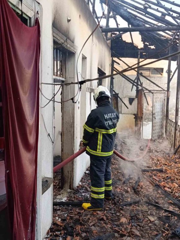 REYHANLI’DA EV YANGINI