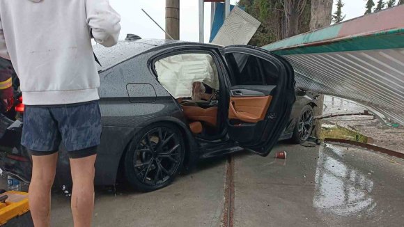 BURDUR’DA OTOMOBİL YOLDAN ÇIKTI: 2 YARALI