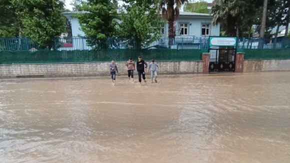 KAHRAMANMARAŞ’TA GÖK GÜRÜLTÜ SAĞANAK YAGIŞ ETKİLİ OLDU