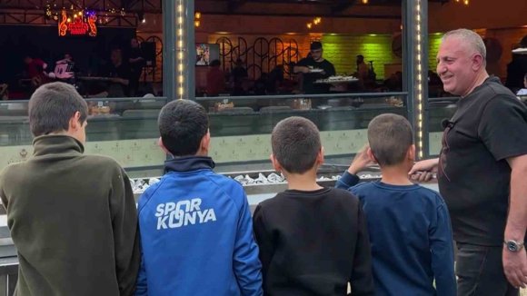 SEVGİ EVLERİNDE KALAN ÇOCUKLAR MANGAL BAŞINDA
