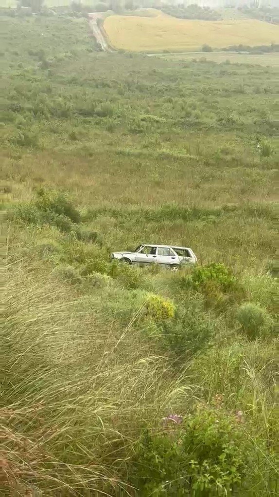 MANAVGAT’TA 40 METRELİK ŞARAMPOLE UÇAN ARAÇTAKİ 2 KİŞİ YARALANDI