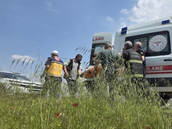 HASSA’DA TARLAYA UÇAN OTOMOBİLİN SÜRÜCÜSÜ YARALANDI
