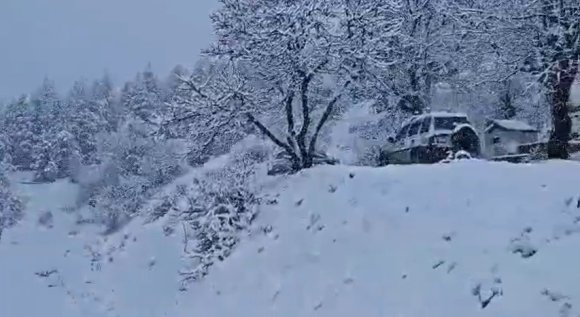 ISPARTA’DA MAYIS AYINDA KAR BEREKETİ KARTPOSTALLIK GÖRÜNTÜLER OLUŞTURDU