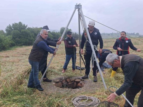 OSMANİYE’DE İÇME SUYU KUYUSUNA DÜŞEN TİLKİ KURTARILDI