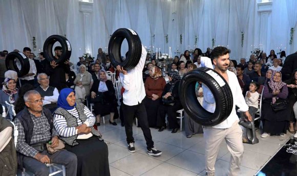 MERSİN’DE DAMADA LASTİK VE MOTOR YAĞI TAKTILAR