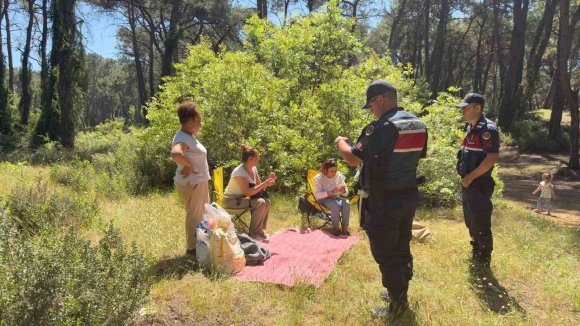 ANTALYA’DA ORMANLARA GİRİŞLER YASAKLANDI, JANDARMA VATANDAŞLARI TEK TEK UYARDI