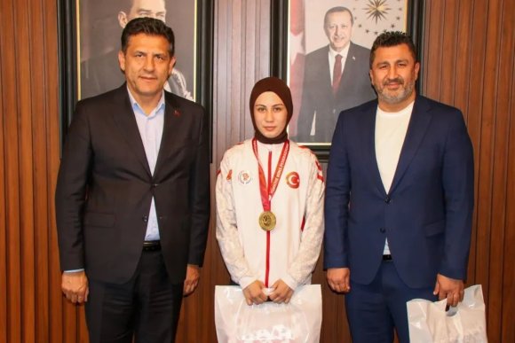 KOZANLI BOKSÖR AZRANUR, GENÇLER OLİMPİYATLARI’NDA TÜRKİYE’Yİ TEMSİL EDECEK