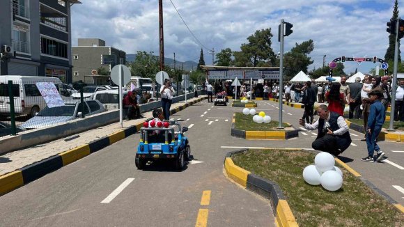 KIRIKHAN’DA ÖĞRENCİLER TRAFİK KURALLARINI BİLGİLENDİRME PİSTİNDE ÖĞRENECEK